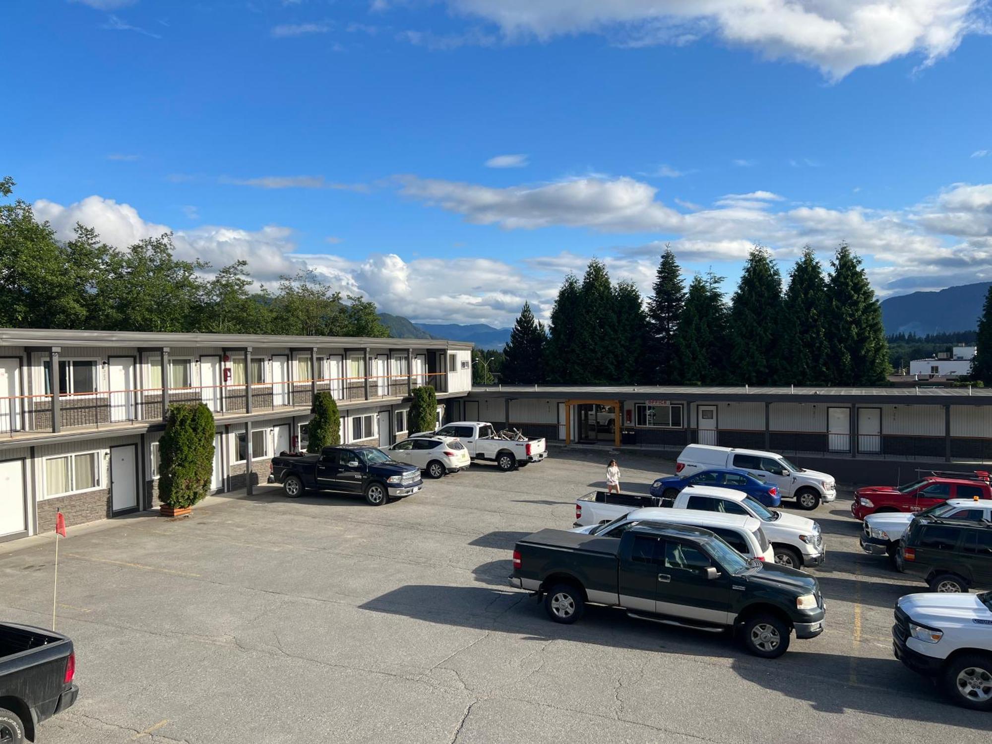 Chalet Inn Kitimat Extérieur photo