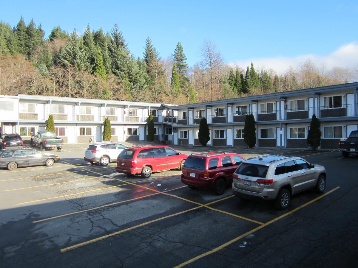 Chalet Inn Kitimat Extérieur photo