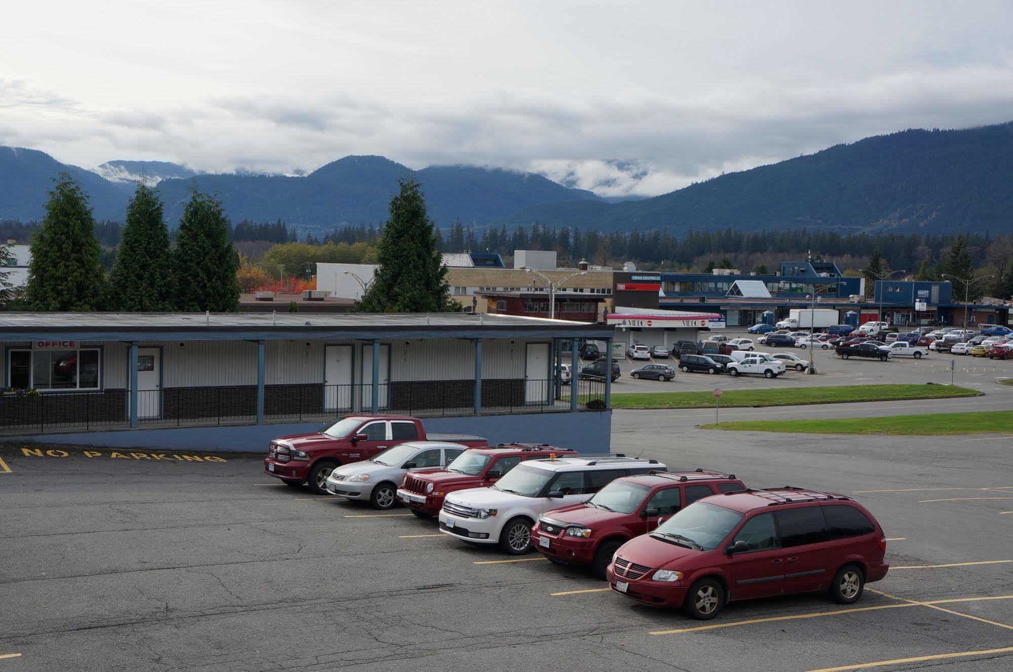 Chalet Inn Kitimat Extérieur photo