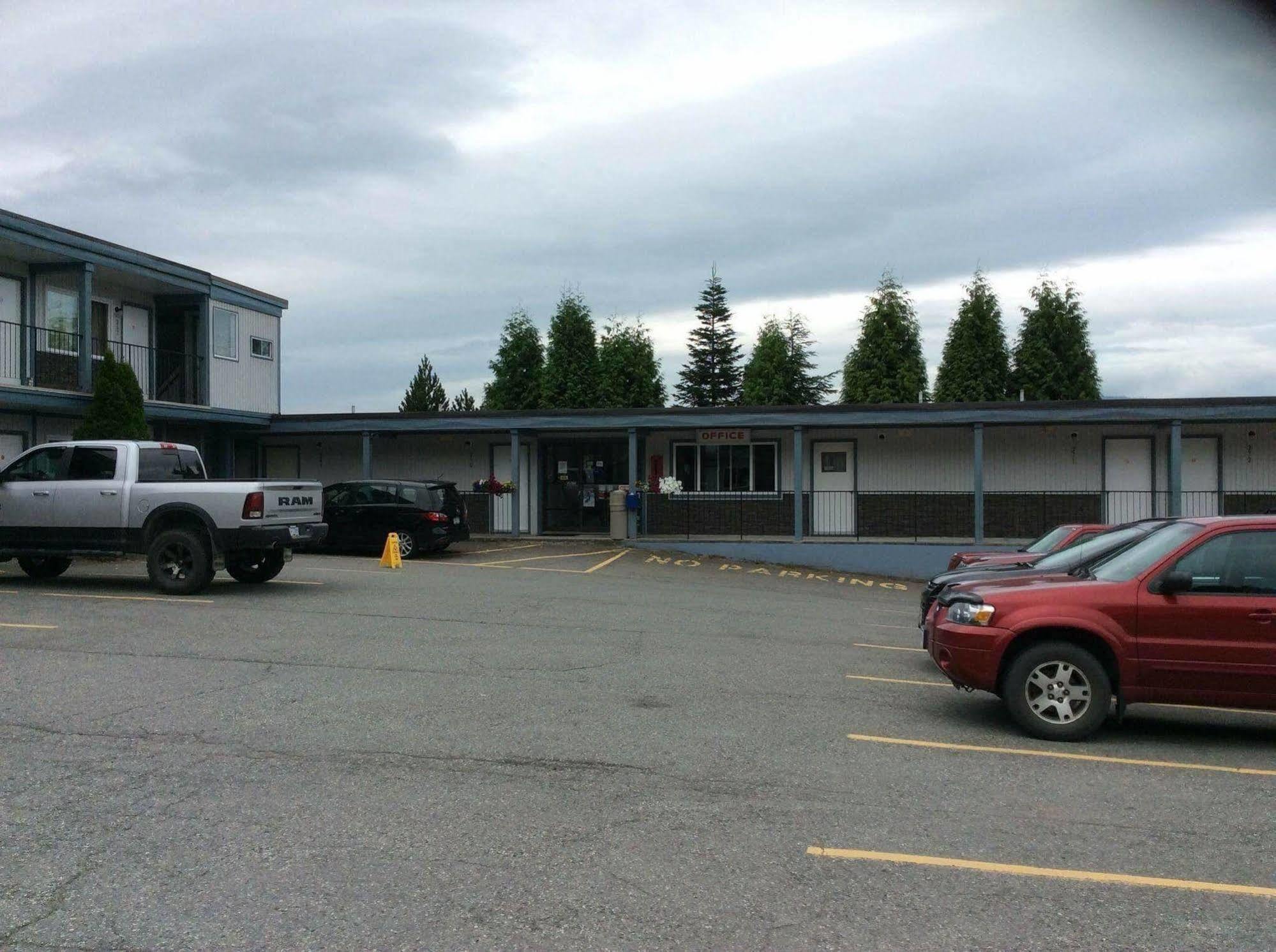 Chalet Inn Kitimat Extérieur photo